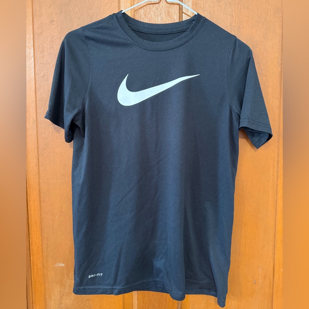 #3 Boys Nike EUC YL Youth Large  black Nike T-shirt